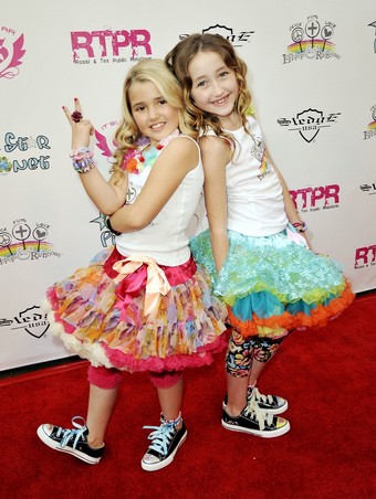 Emily Grace Reaves and Noah Cyrus on the red carpet at L&R Foundation Launch
