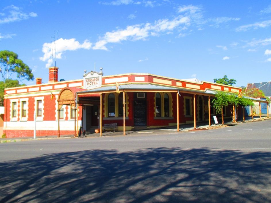 12276622-for-sale-the-kangaroo-hotel-maldon-victoria.jpg