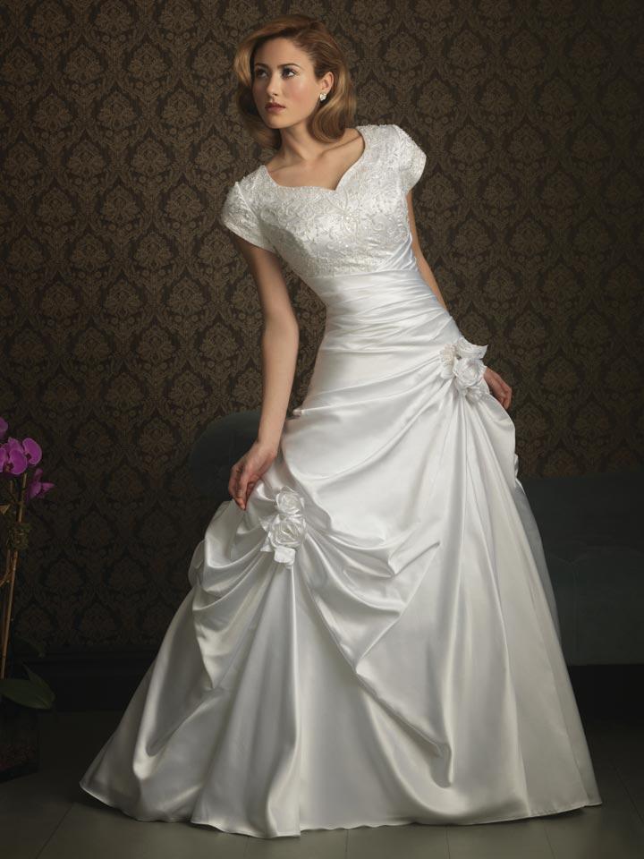 Ivory Gorgeous  Ball  Gown  Modest Wedding Dress  With Sleeves 