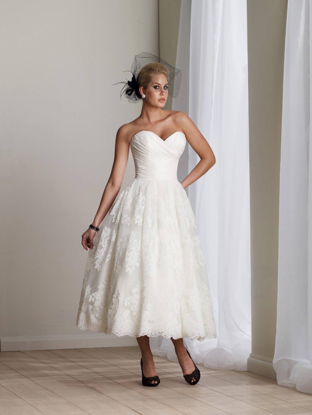 Ivory Wedding Dresses Short Lace Appliques Tulle Sweetheart ...