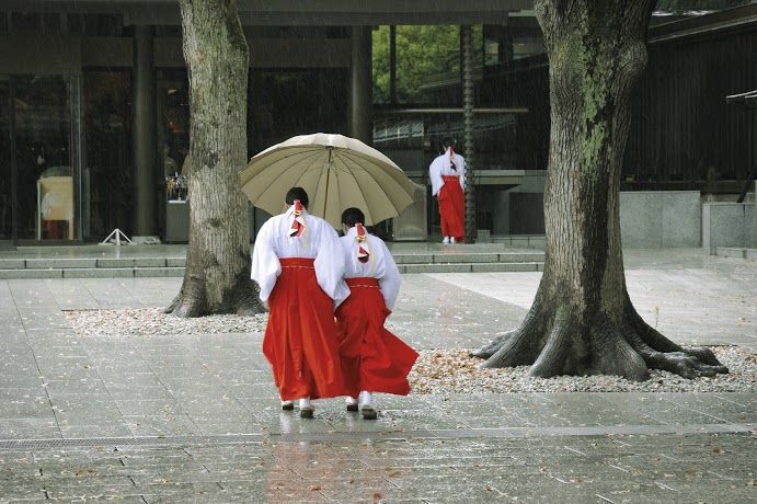 Discovering the land of the Rising Sun -- The World at her 