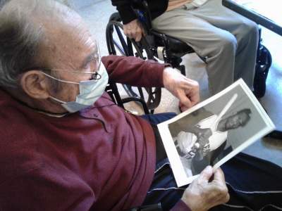 Paul Zvonar glances at photo of Roberto Clemente.