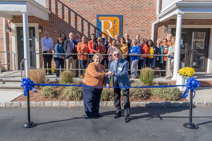 Ridgedale FCU hosts ribbon cutting ceremony.