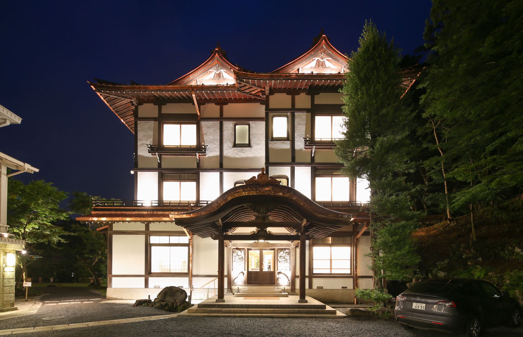 12987880-nikko-kanaya-annex-exterior-at-night.jpg